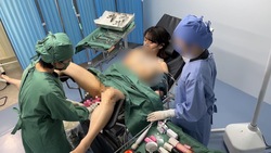 [Lesbian medicine] Mr. Yukino in surgical clothes, Kotori Igarashi&#39;s anal and vaginal examination [operation wear]